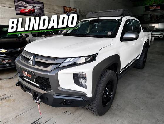 MITSUBISHI L200 TRITON 2.4 16V TURBO DIESEL SPORT SAVANA CD 4P 4X4 AUTOMÁTICO MITSUBISHI L200 TRITON 2.4 16V TURBO DIESEL SPORT SAVANA CD 4P 4X4 AUTOMÁTICO